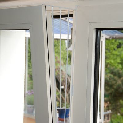 TRIXIE Grilaj Vertical Protecție Geam Rabatabil, pentru Pisici, 62 x 16/8 cm - poza 3