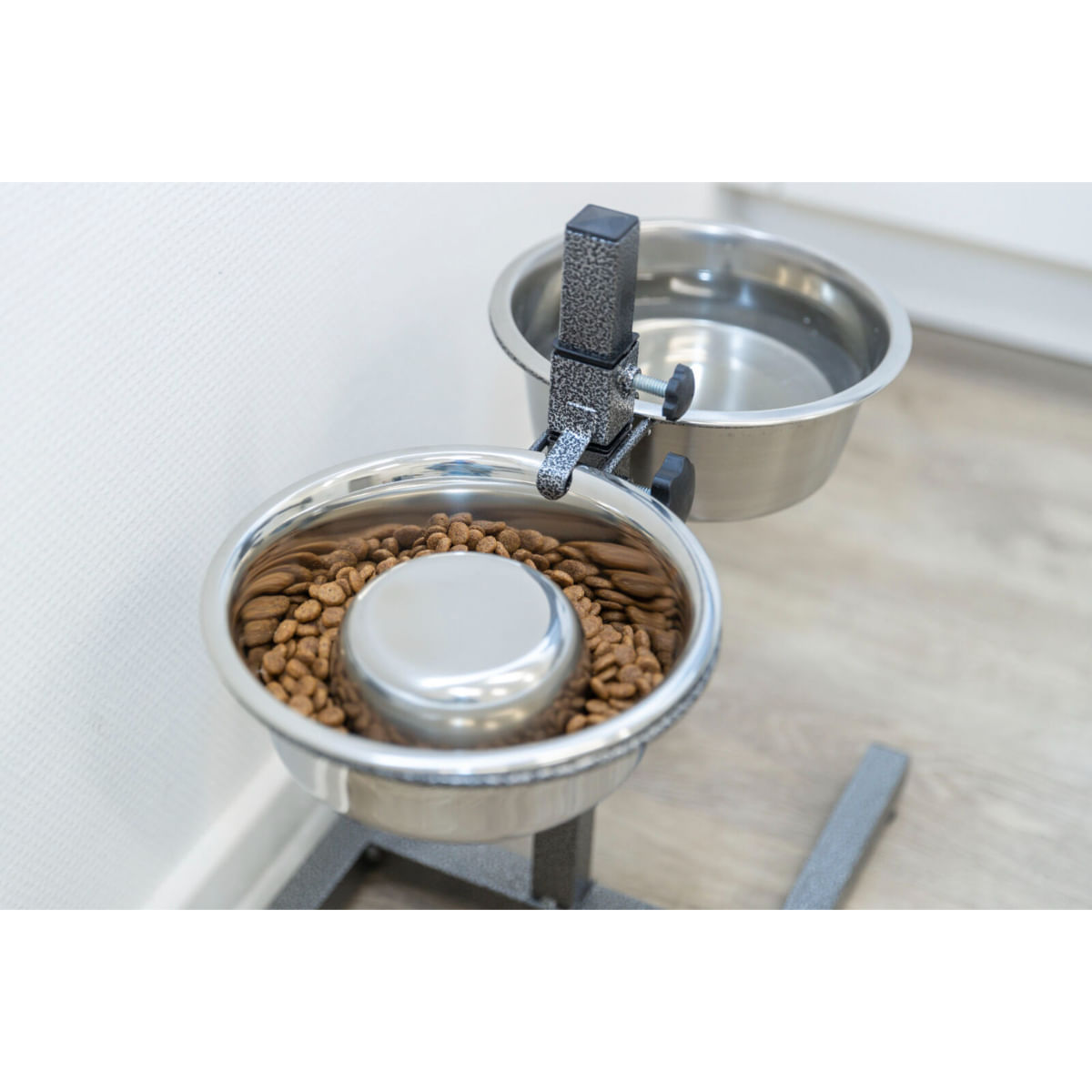 TRIXIE, set suport castroane câini + 2 boluri, înalțime reglabilă, metal, argintiu, M-L(1.8l, ⌀21cm) - poza 4